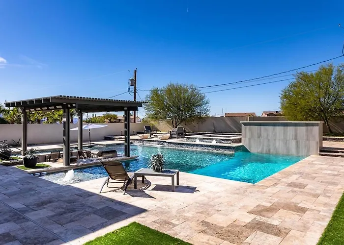 Style Swim Up Bar Firepit Holiday home *