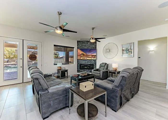 Style Swim Up Bar Firepit Holiday home Lake Havasu City