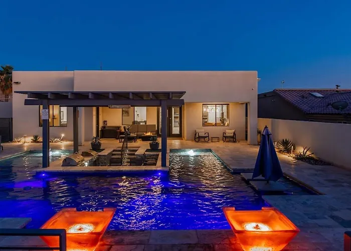 Style Swim Up Bar Firepit Holiday home *