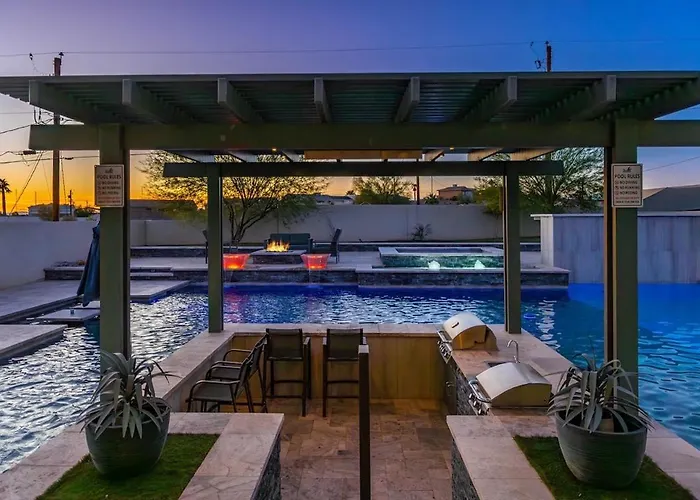 Holiday home Style Swim Up Bar Firepit