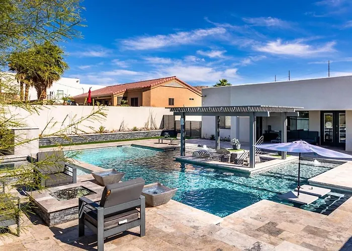 Style Swim Up Bar Firepit