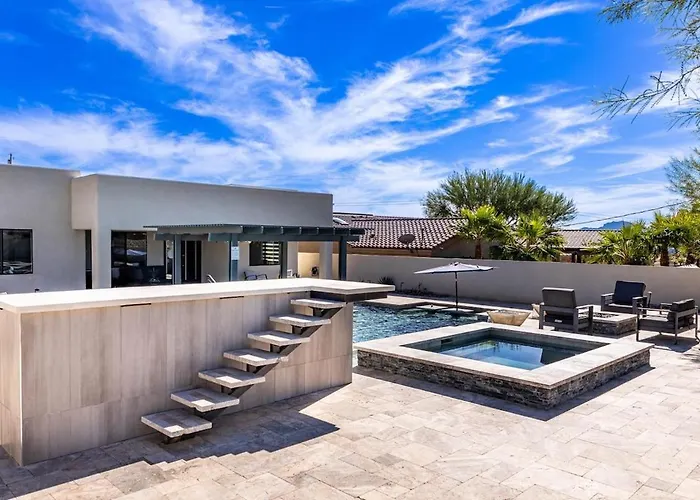 Holiday home Style Swim Up Bar Firepit *