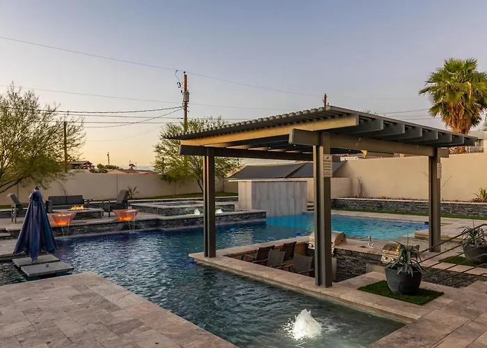 Holiday home Style Swim Up Bar Firepit *