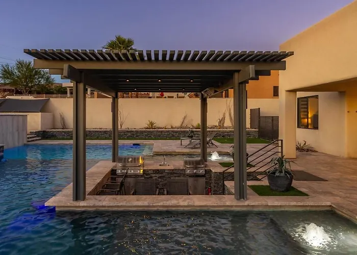 Style Swim Up Bar Firepit Holiday home *