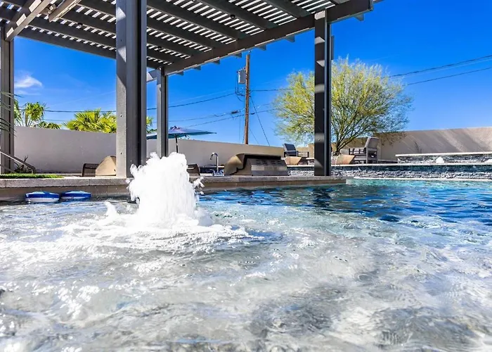 Holiday home Style Swim Up Bar Firepit *