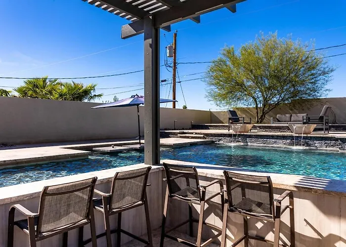 Style Swim Up Bar Firepit Holiday home *