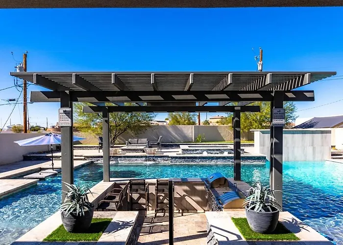 Style Swim Up Bar Firepit Holiday home Lake Havasu City