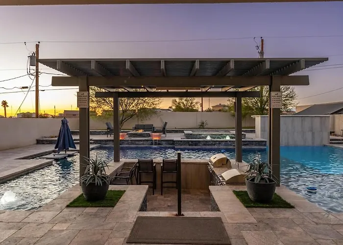 Style Swim Up Bar Firepit Holiday home