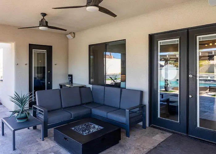 Holiday home Style Swim Up Bar Firepit